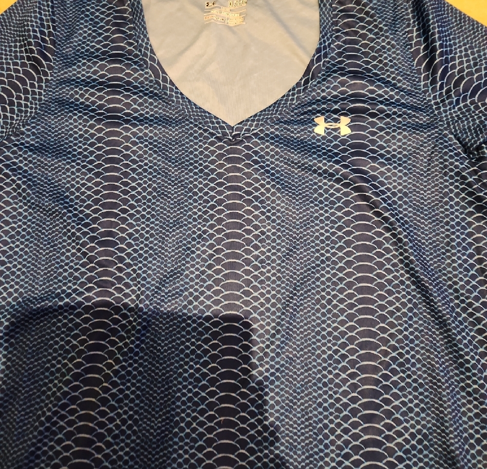 Under Armour Blue Scaled-Pattern V-Neck Performance Tee - Picture 3 of 10